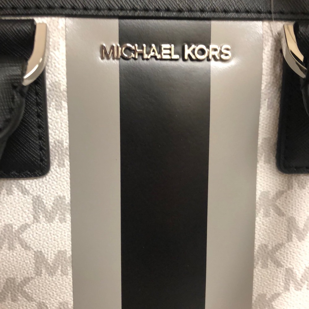SOLD NWT Michael Kors Dillon TZ small handbag - Picture 3 of 11